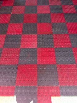 150 SnapLock GarageDeck 12"x12" Coin Garage Tiles
