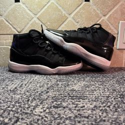 -Jordan 11s “Space Jams” -Size 11M  -Barley used  -Icy bottoms ❄️ 