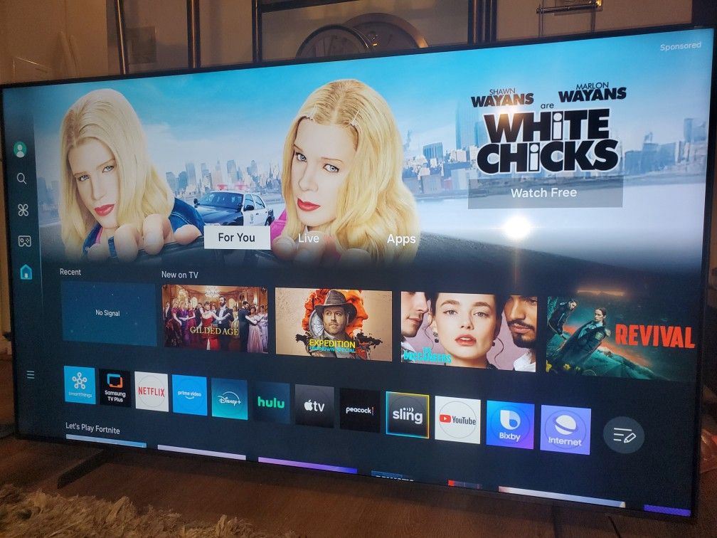 70" Samsung Smart Tv Chrystal 4k 2024 Manifactured Basically New Less Than 5 Months Old. Great Quality Pic No Scratch