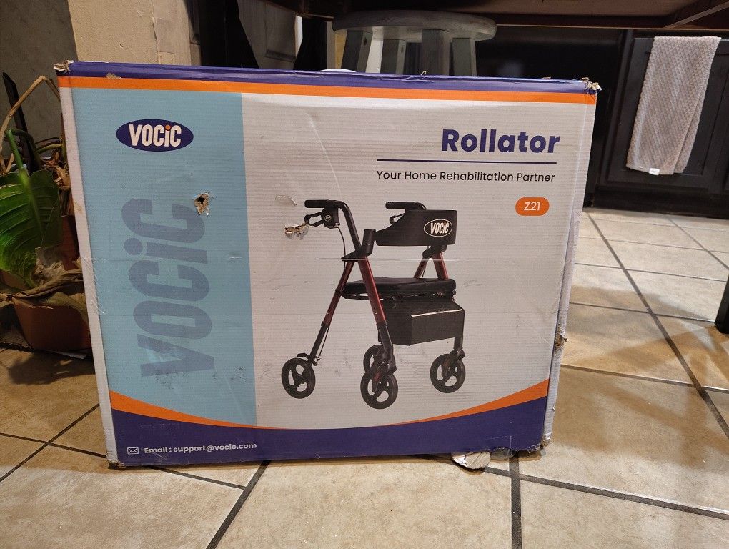 VOCIC WALKER WITH SEAT (New)