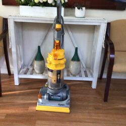 Dyson vacuum cleaners works perfect excellent condition