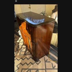 1941 RCA Victrola. Record Player And Radio Player.$130
