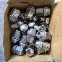 OEM Lug nuts for jeep wrangler JL wheels Off 2019 wrangler