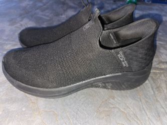 Non Slip women black sketchers size 9.5