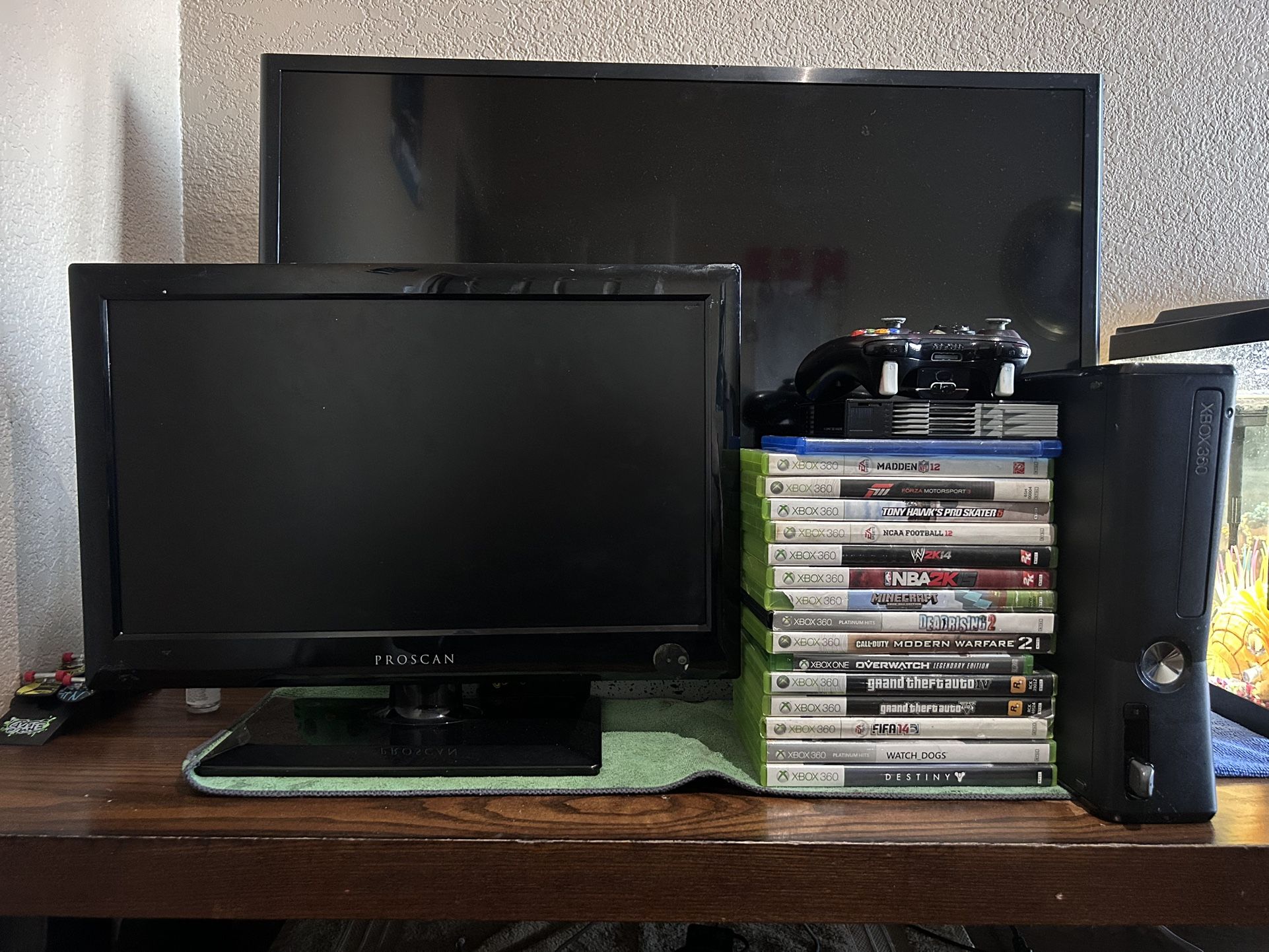Xbox 360 and mini Tv for Sale in Los Banos, CA OfferUp