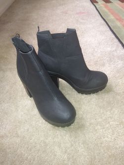 Divided Size 8 Women's Boots