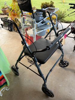 Drive Medical 4-Wheel Rollator Walker