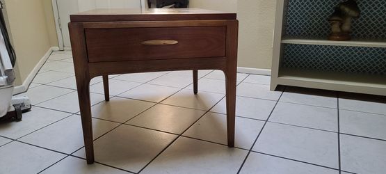 Lane Rhythmic Mid- Century End Table
