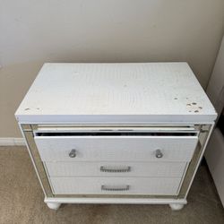 Nightstand 