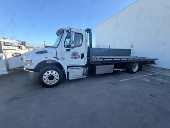 2014 freightliner m2 6.7L Cummins flatbed tow truck