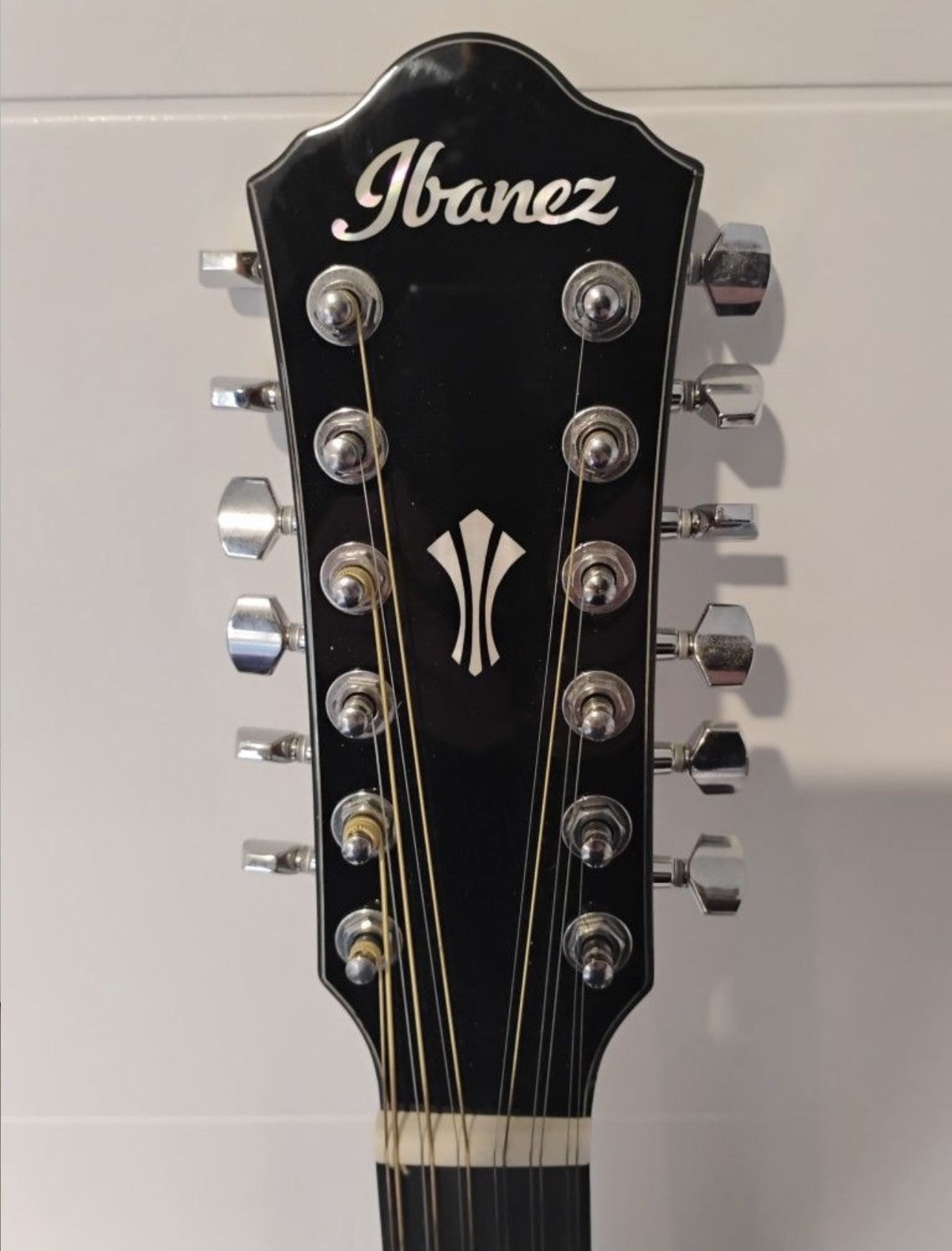 12 Strings Guitar Like New