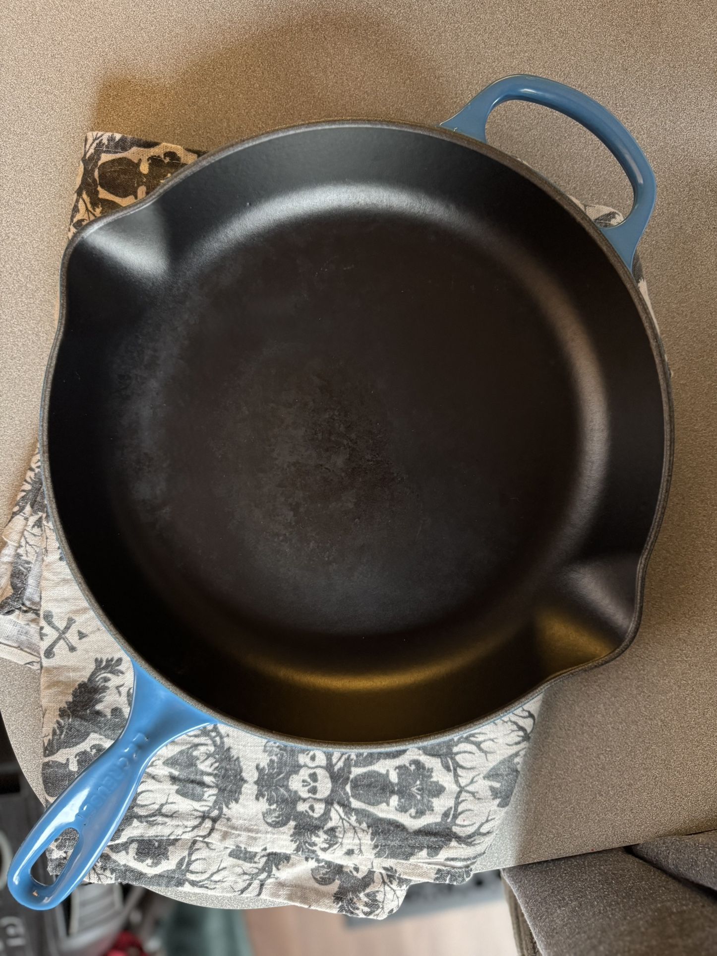 Le Creuset Signature Skillet 11 3/4”