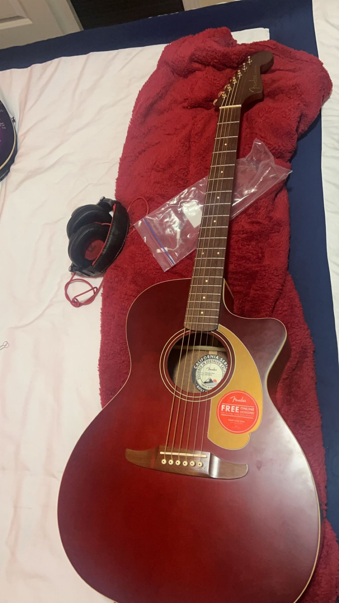 Fender Newporter Player Limited-Edition Acoustic-Electric Guitar Midnight Wine