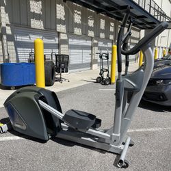 Like New Nautilus E616 Elliptical Trainer Black for Sale in Miami, FL -  OfferUp