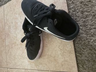 Big Boys sz. 5 skate Nike