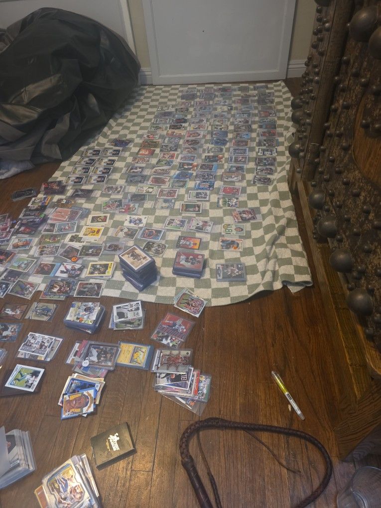 Tons Of Cards Baseball Foodball Basketball Pokémon