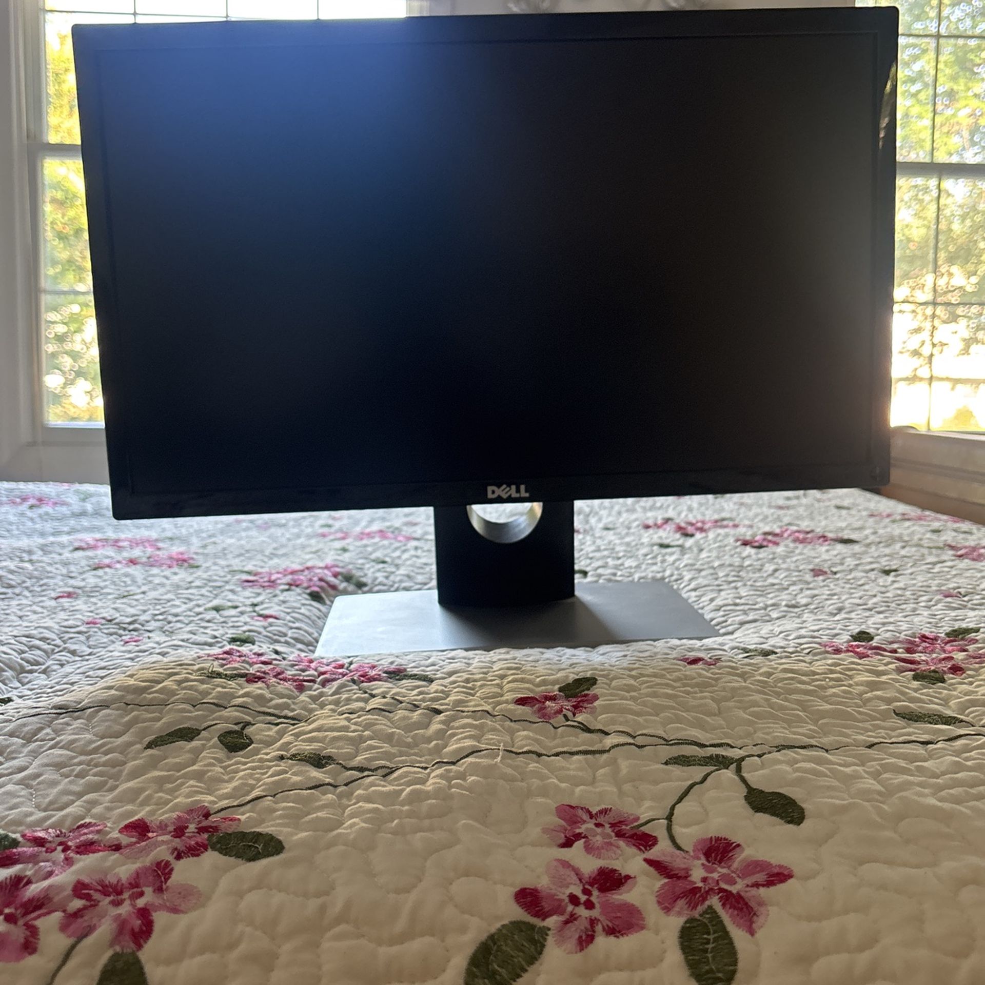 21.5 inch Full HD Dell Monitor