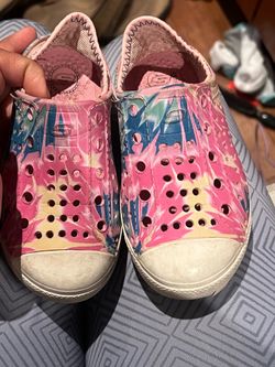 Skechers size 8