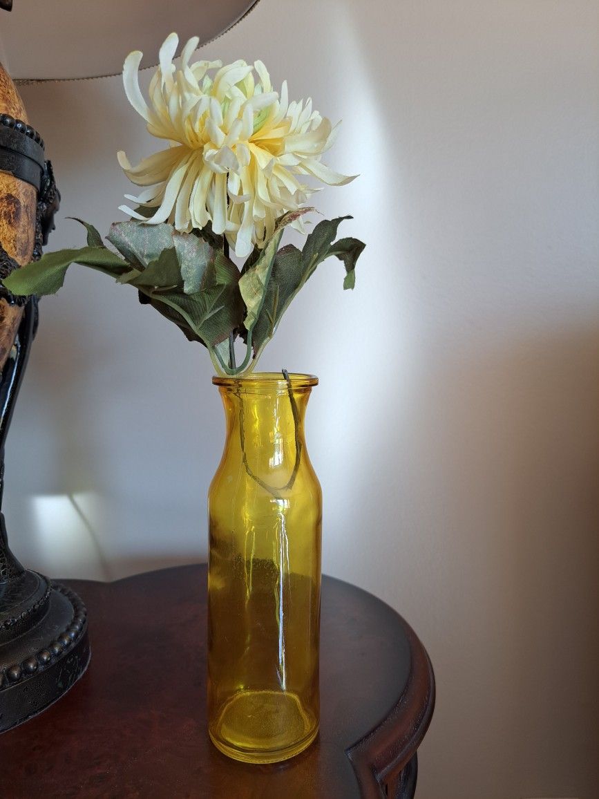 Yellow glass vase with flowers 8 in