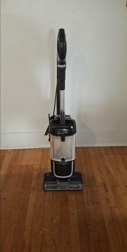 SHARK Navigator Lift-Away Pet Pro Vacuum w/Attachments