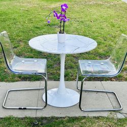 Dining Table With 2 Lucite Chairs 