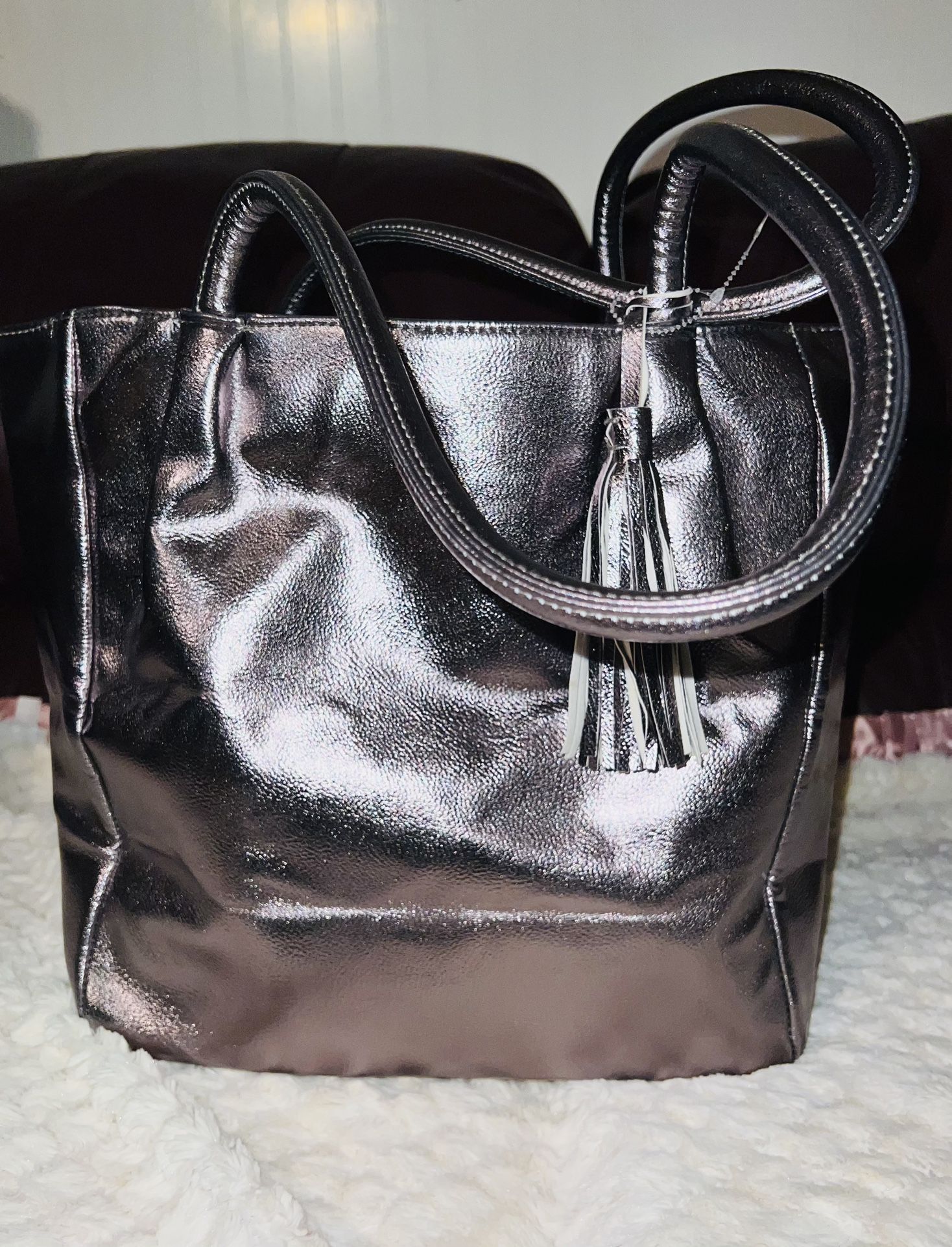 Beautiful woman large tote like new only $20