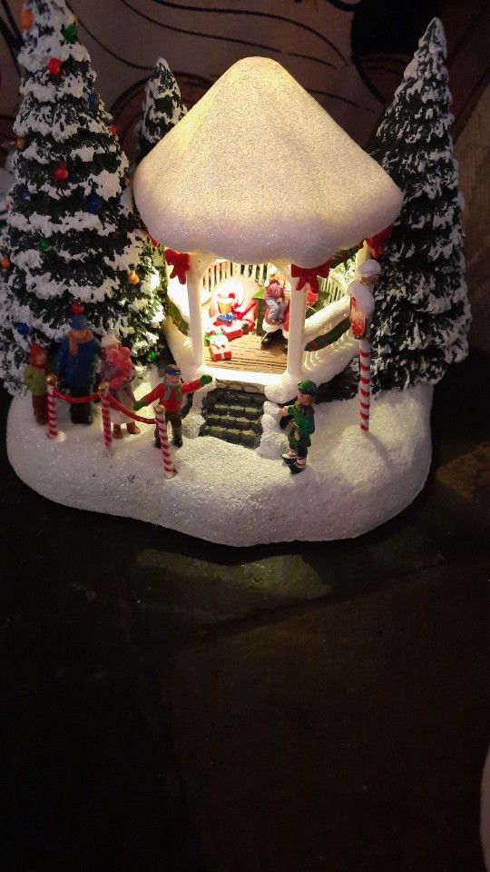 Thomas Kinkade St. Nicholas Circle Christmas Scene 