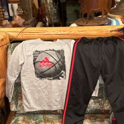 Adidas Boys 2 Piece Outfit Size7 