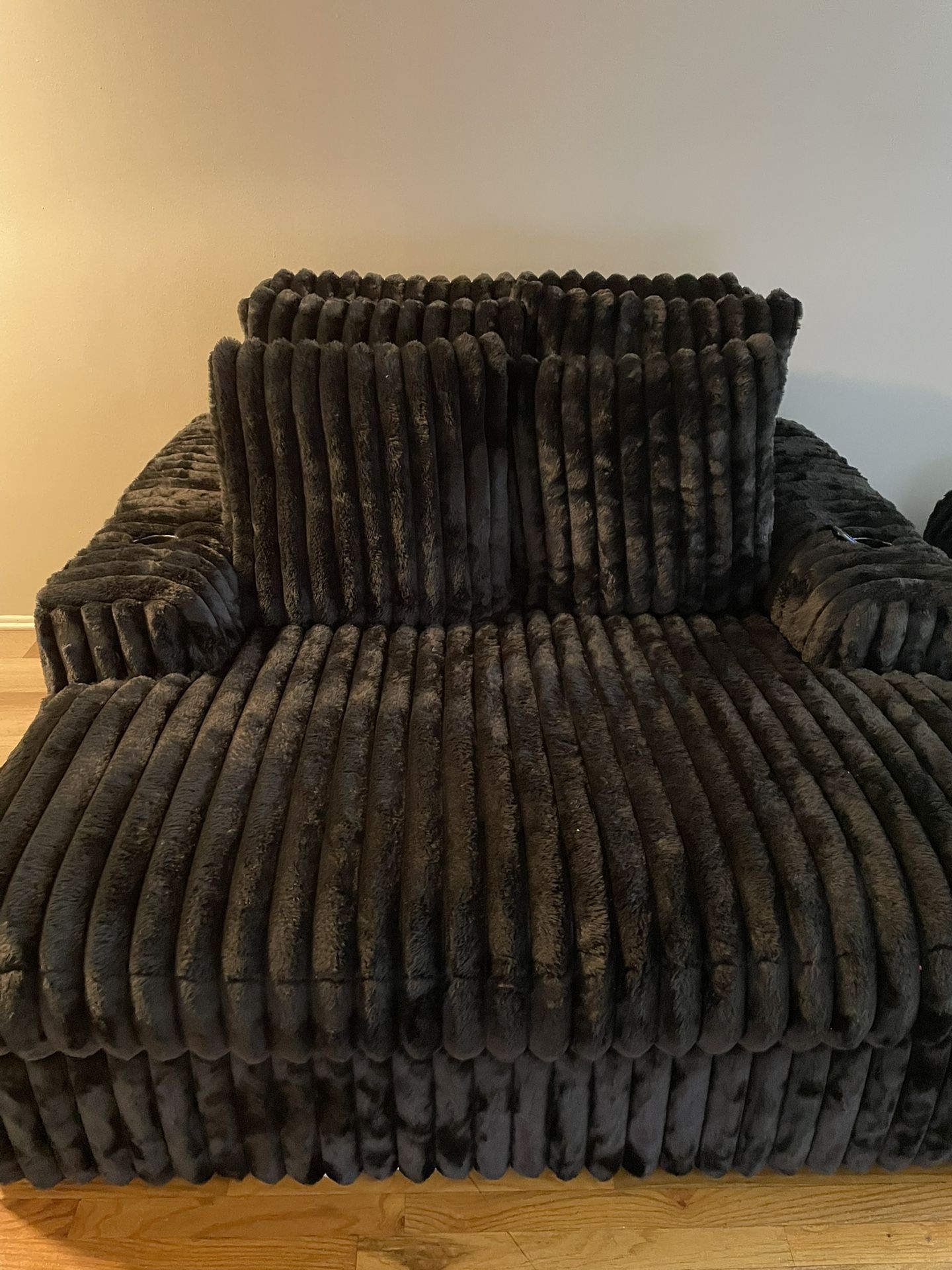 Black Chase Couch Set