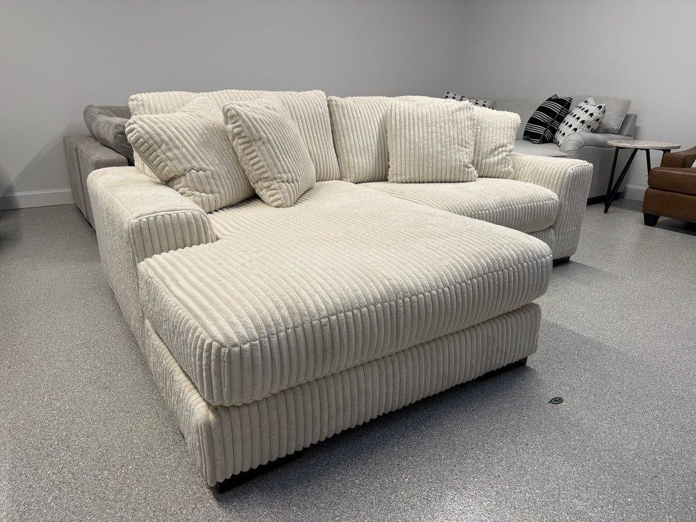 BRAND NEW 👌LINDYN IVORY 2-PIECE LAF SECTIONAL WİTH CHAİSE