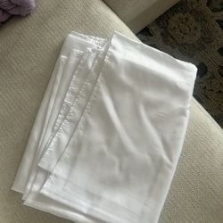 60x102 Inch tablecloths (6)