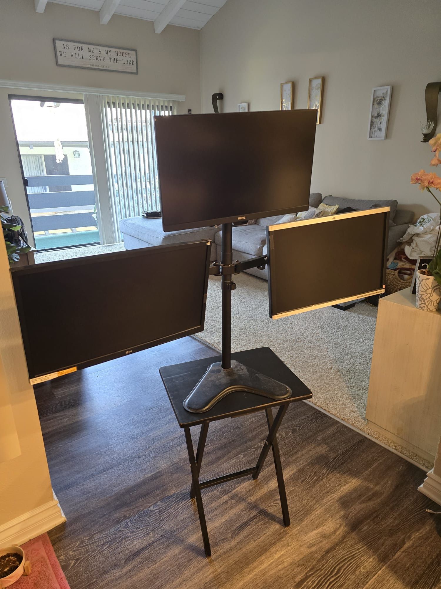 3 Monitors
