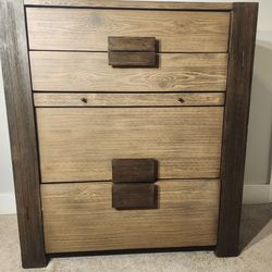 4 drawer American furniture Dresser