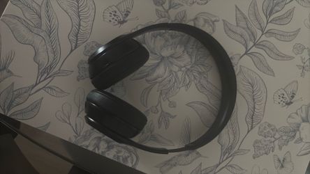 Beats Solo 3 with box