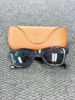 Ray-Ban Meta Wayfarer Essilorluxotica 2nd Gen Smart Glasses with Case
