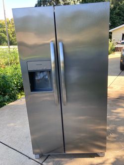 2 years old Frigidaire 22.3 cu.ft side by side stainless steel Refrigerator to sell in Elgin