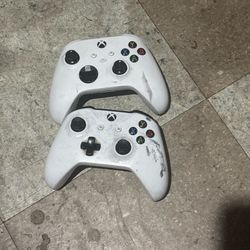 2 x XBox Wireless Controller White XBox One | PC) Parts/Repair