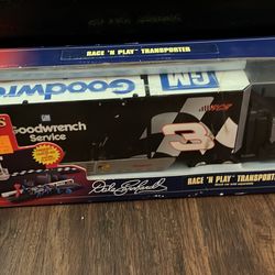 Winners Circle NASCAR Dale Earnhardt Sr. Race N Play Transporter 1999 NRFB