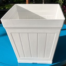 14” Hanover Beadboard Plastic Pot with Self Watering System: 14” x 14”x 14”
