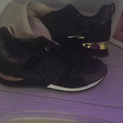 Suede Monogram Run Away Sneakers 39 Black