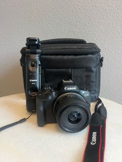 Canon EOS R50 Mirrorless Camera with 18-45 mm Lens
