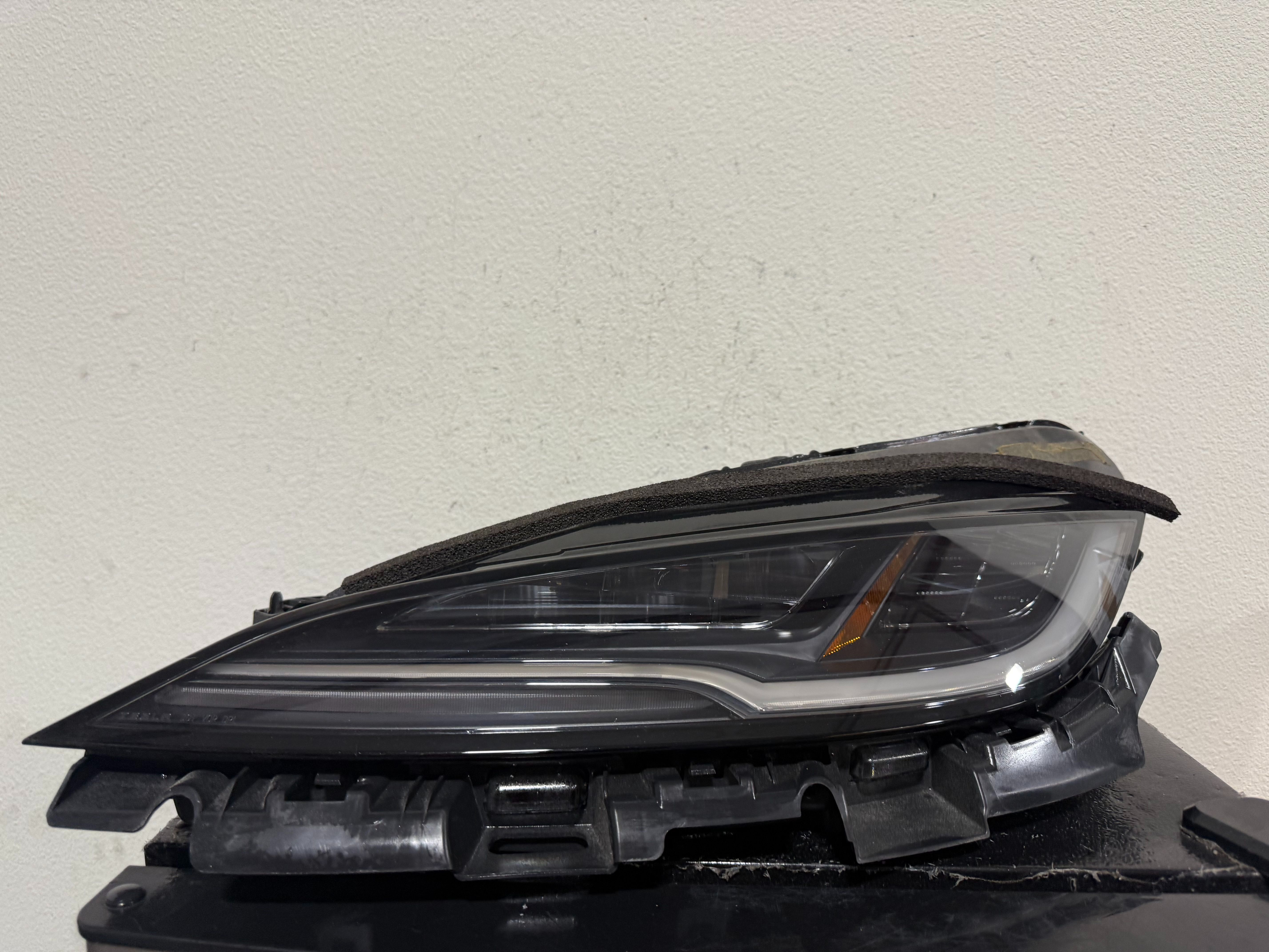TESLA MODEL 3 LEFT HEADLIGHT 2024