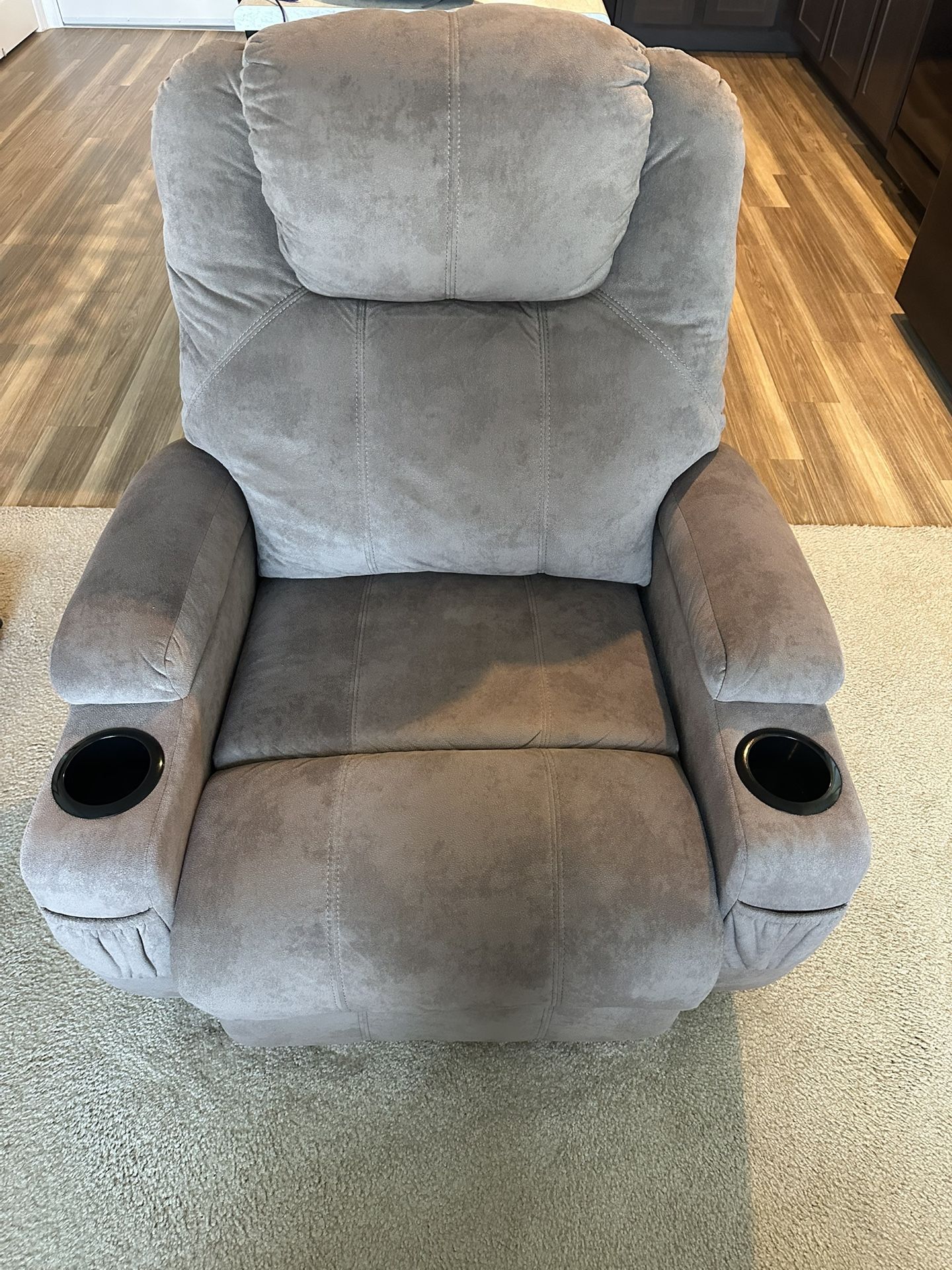 COMFORTABLE MICROFIBER RECLINER