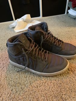 Size 9 1/2 Jordan 1