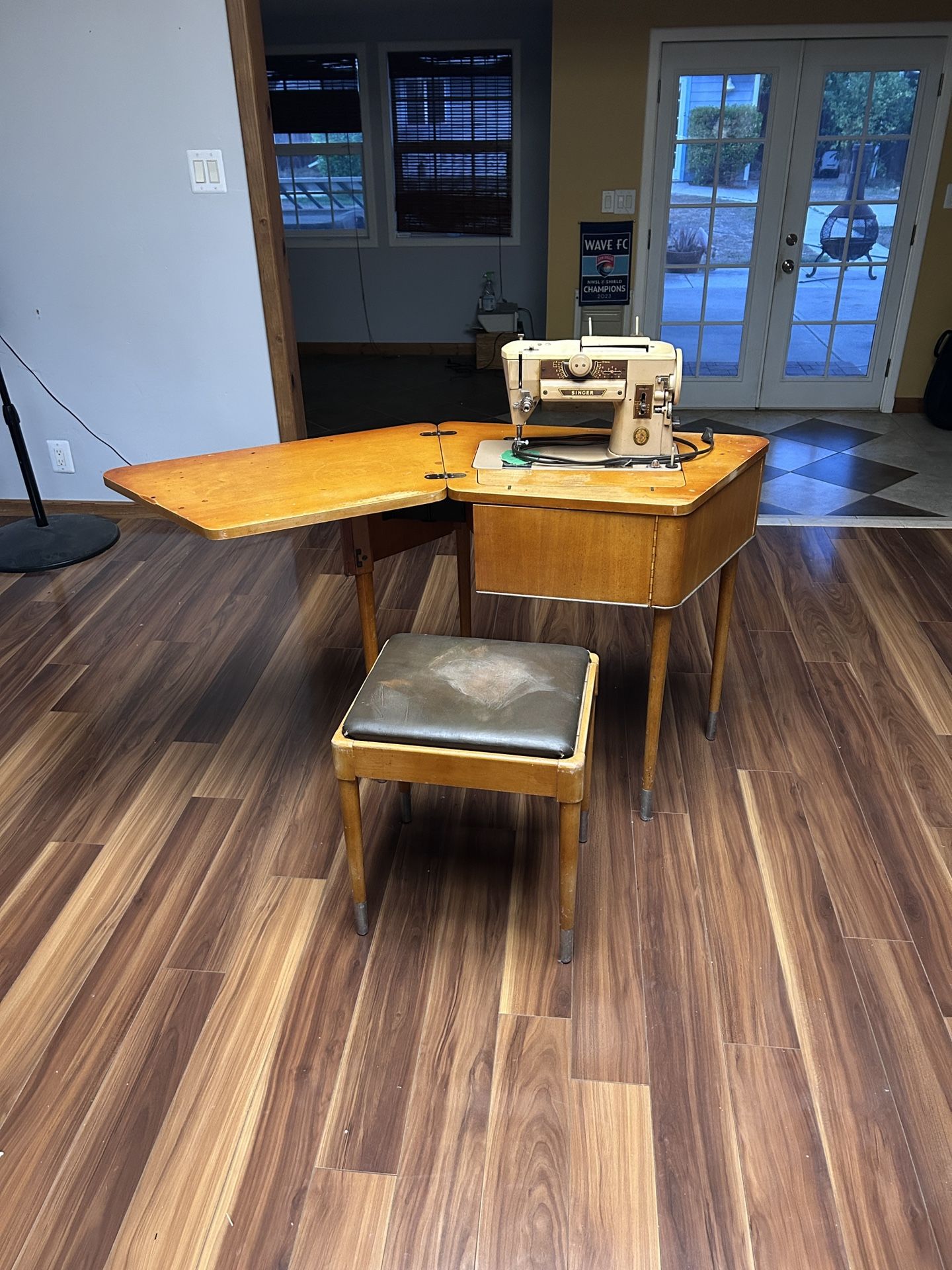 Antique Singer Sewing Machine With Folding Work Table And bench