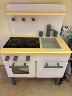 Toy kitchen good condition