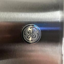 GE Fridge With Water And Ice Dispenser