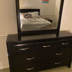 Vanity Table With Mirror