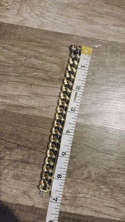Real 14k gold Cuban link bracelet. Hollow