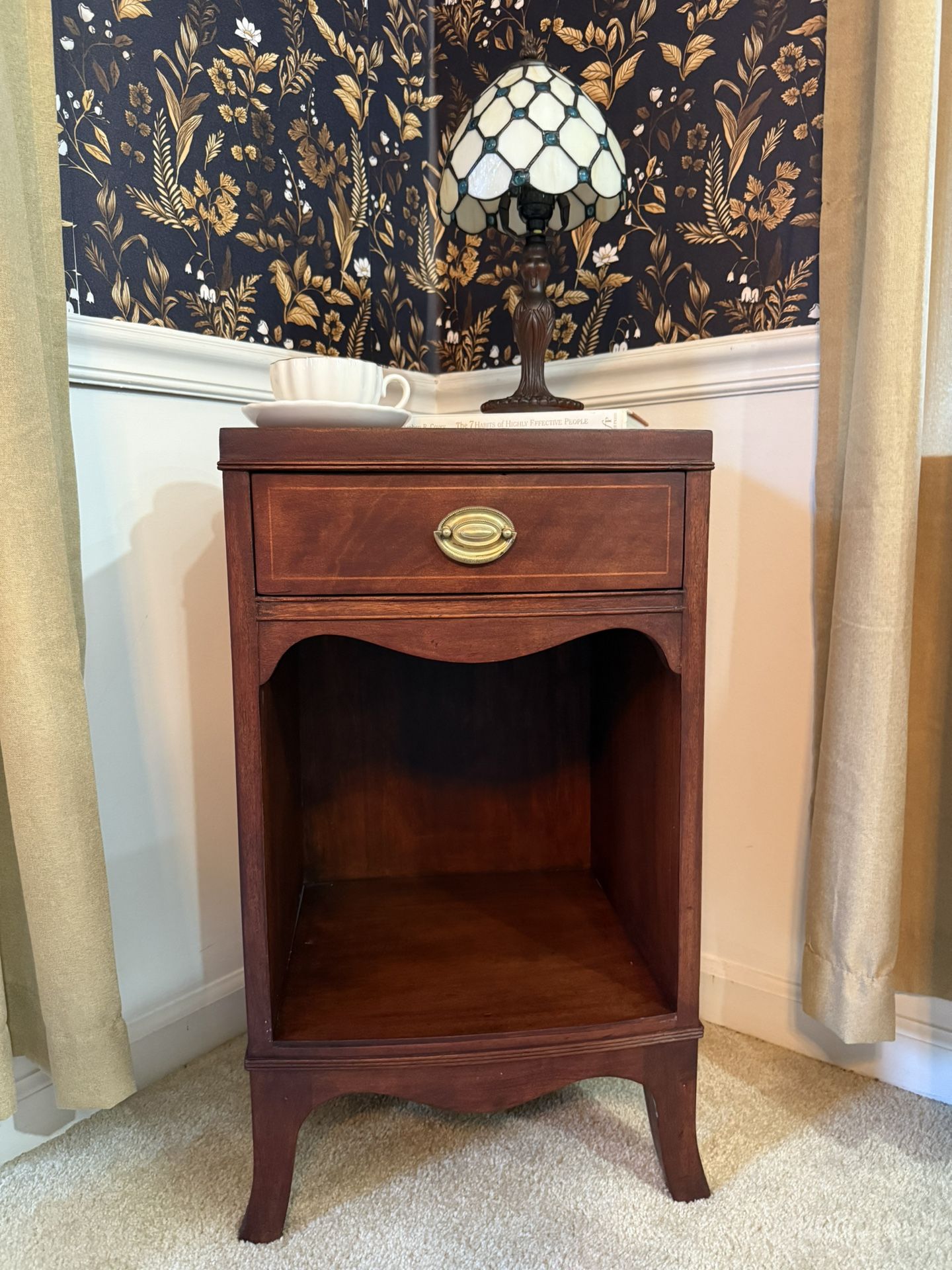 Vintage Mahogany End Table/Night Stand